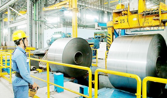 Vietnam's steel sheet industry faces cutthroat competition from imported steel products. (Photo: SGGP)